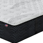 Close-up of Umbra Medium Mattress corner | Cool-to-the-touch cover and foam-encased support