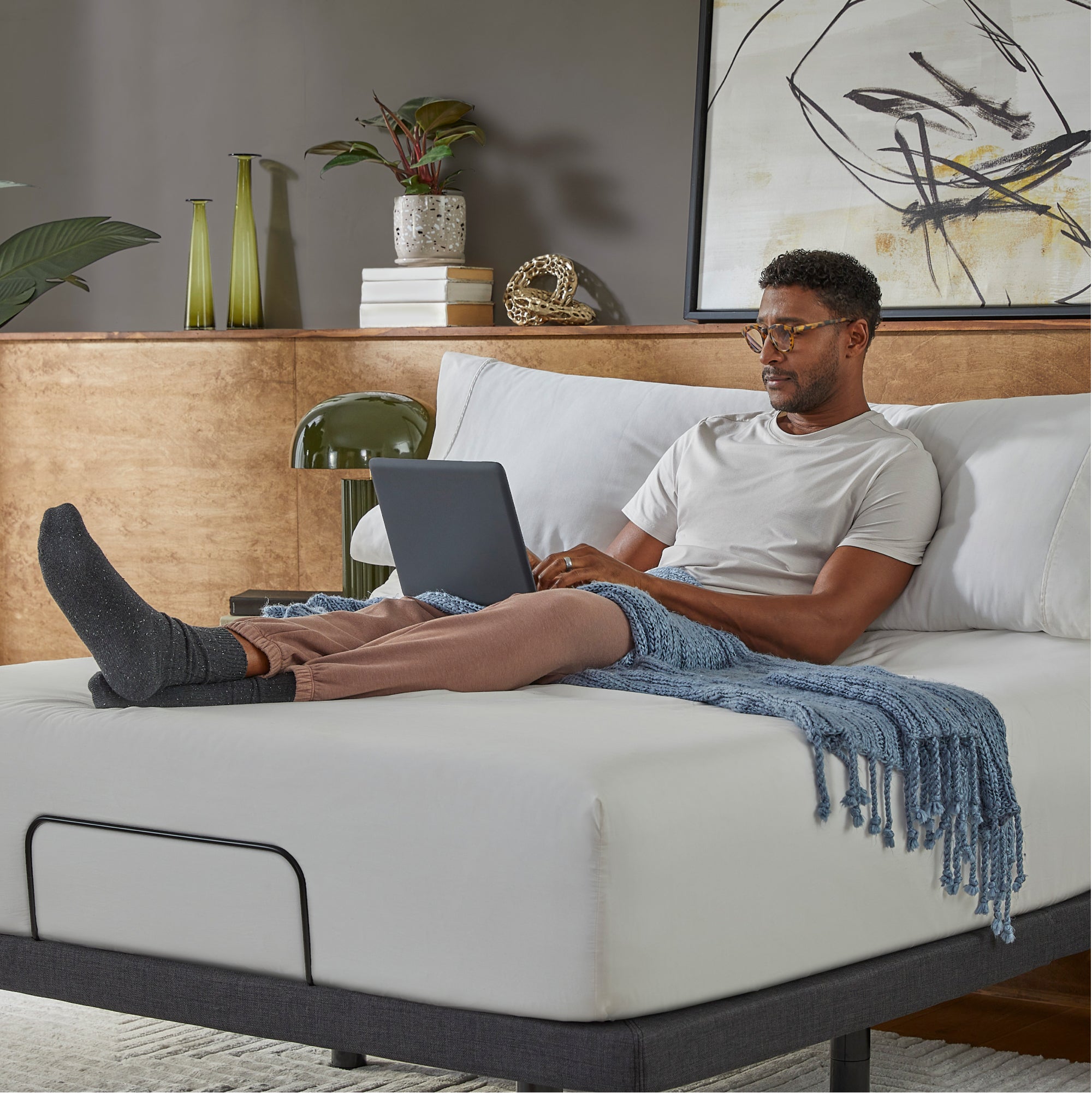 baselogic™ Platinum Adjustable Base by Serta